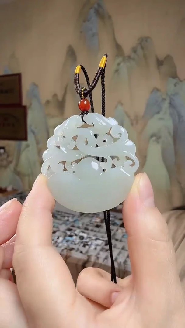 颈饰未镶嵌和田玉.