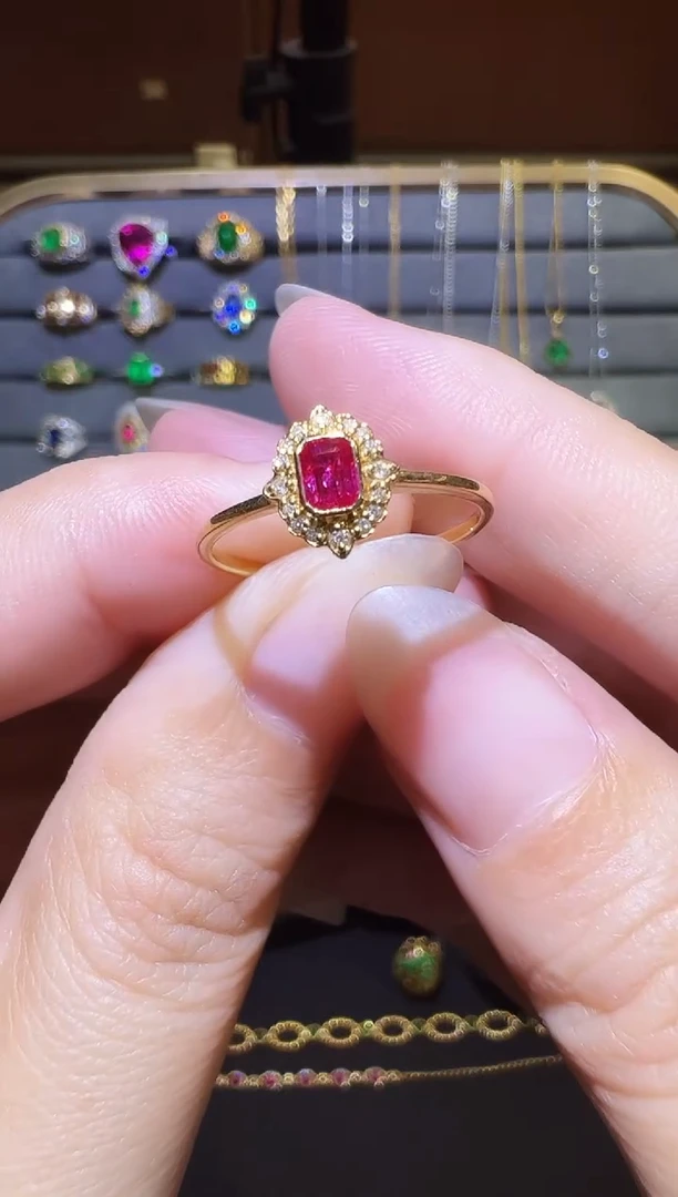 18K金镶嵌戒指红宝石0.25ct