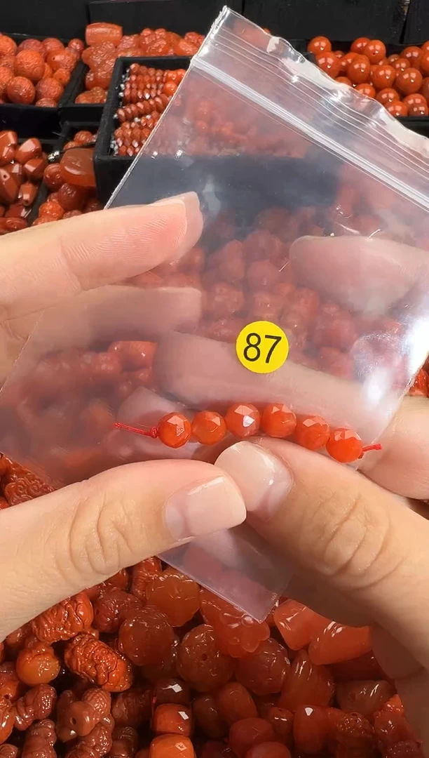 颈饰未镶嵌南红玛瑙1