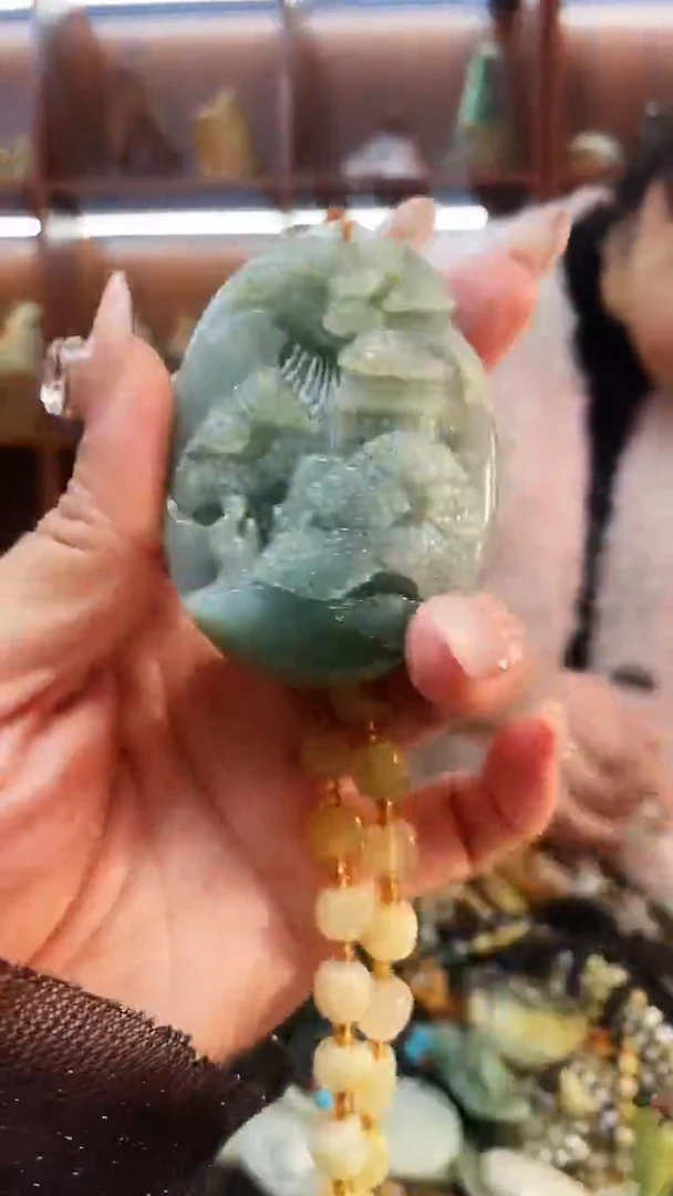 未镶嵌蛇纹石玉吊坠