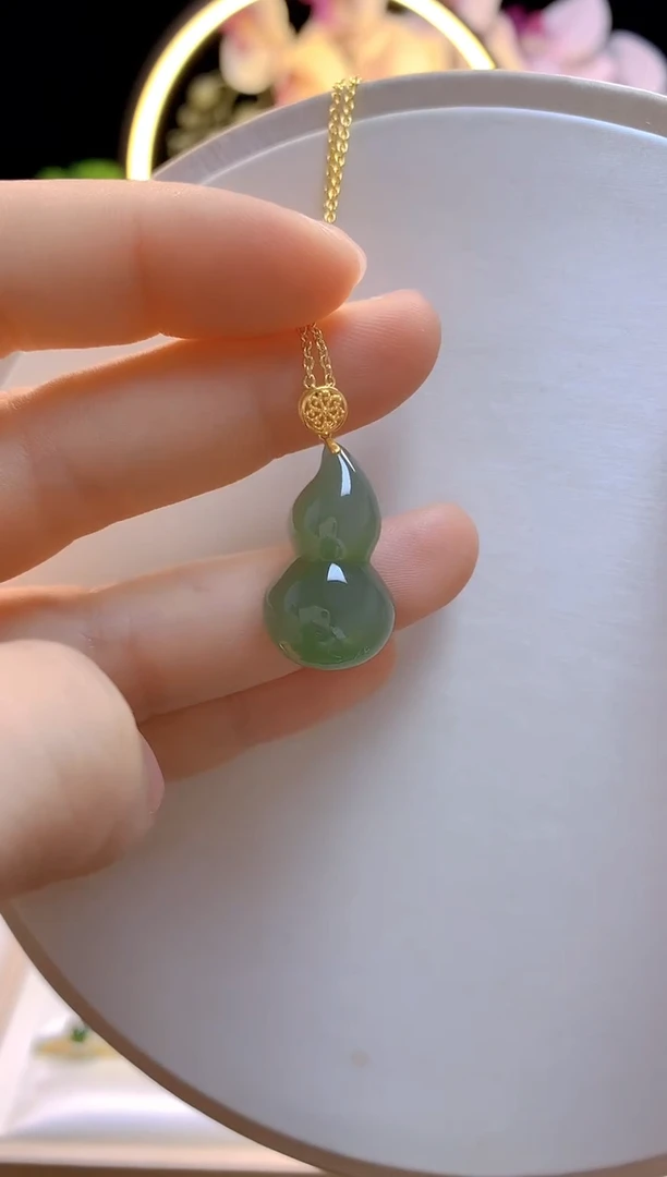 吊坠(赠链)18K金镶嵌和田玉立体葫芦