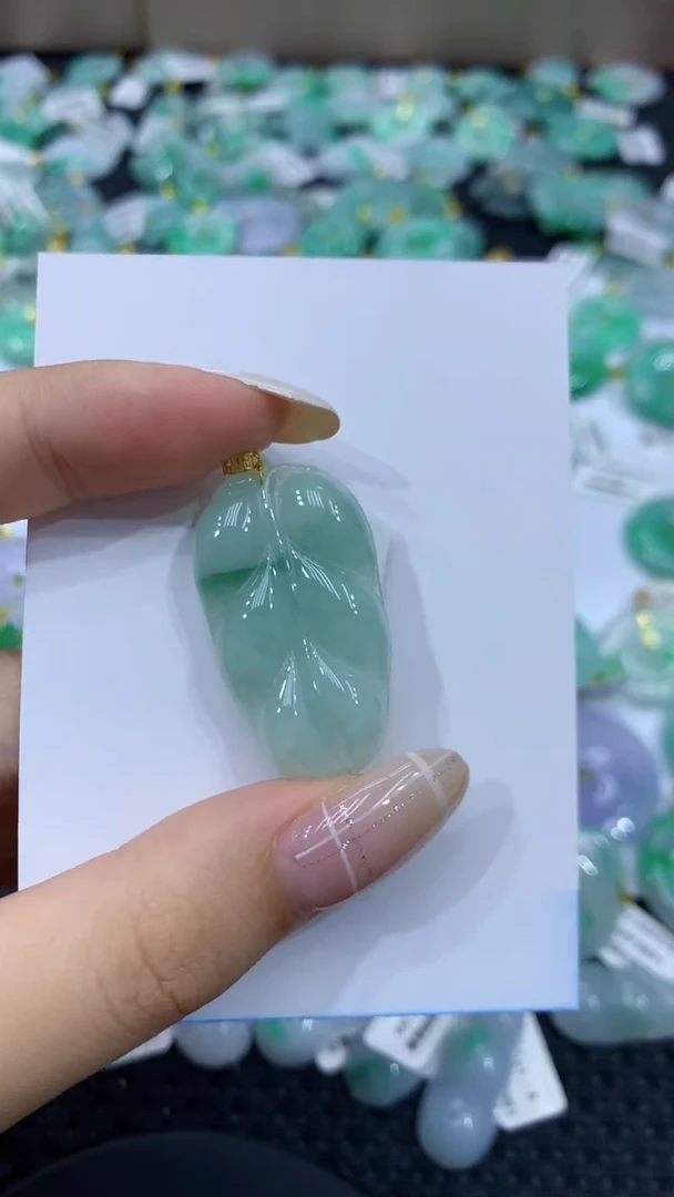 翡翠18K金镶嵌颈饰1111111111
