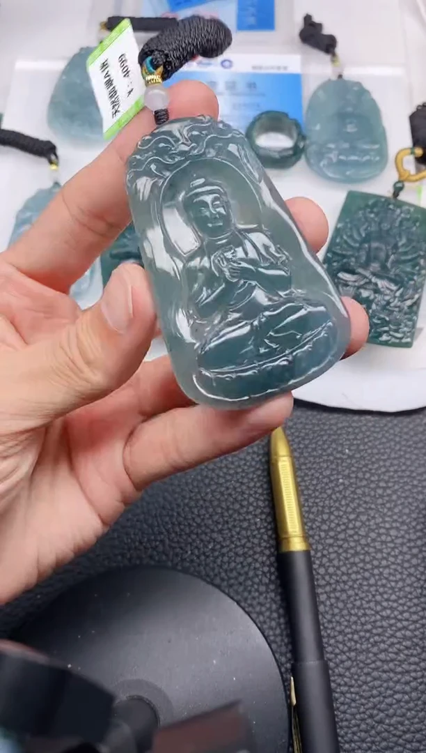 颈饰未镶嵌翡翠