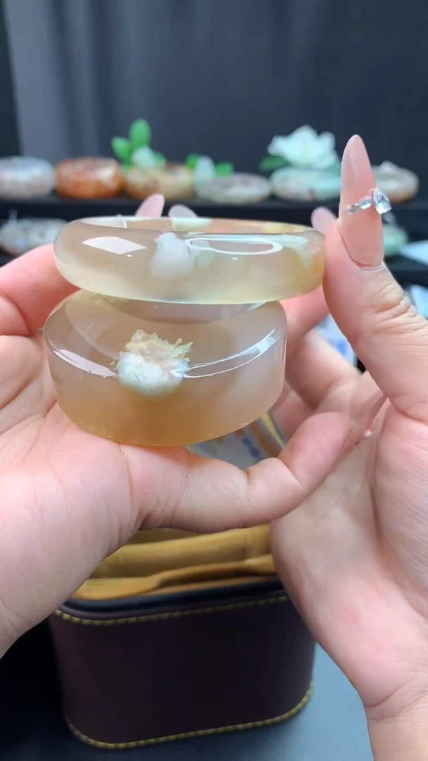 未镶嵌手镯石英质玉（56+圈口）赠送镯心