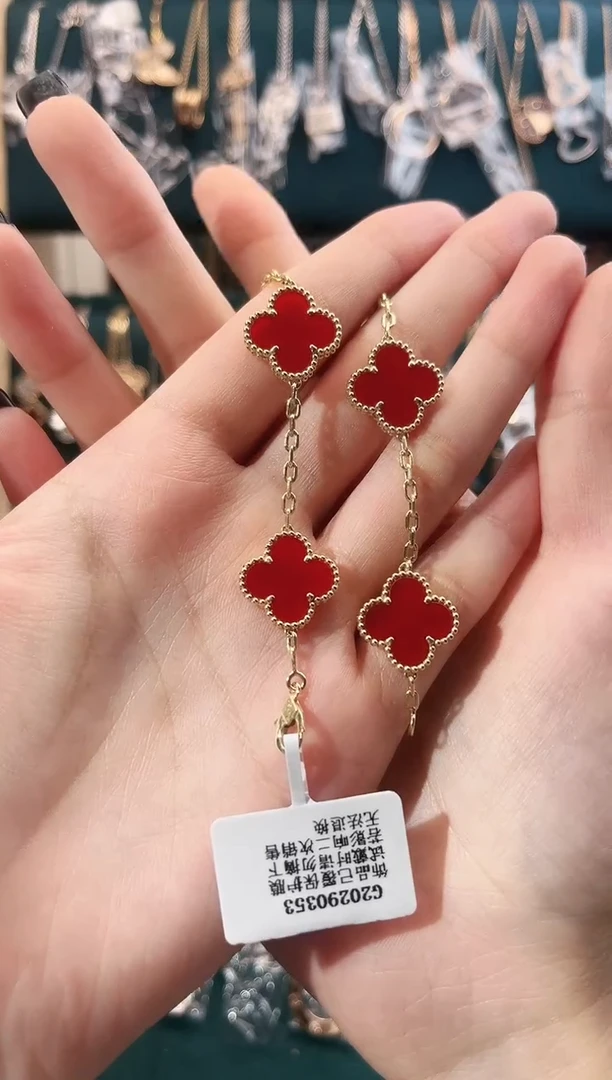 18K金镶嵌玛瑙手链18K金镶嵌 K黄五花