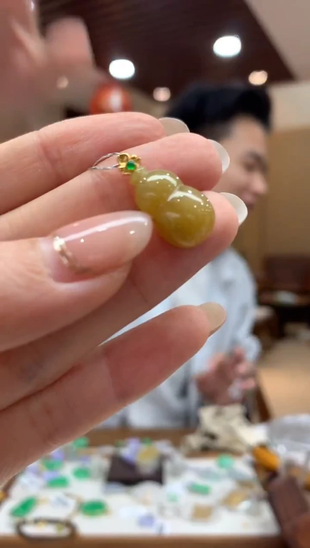 吊坠(不含链)18K金镶嵌翡翠葫芦