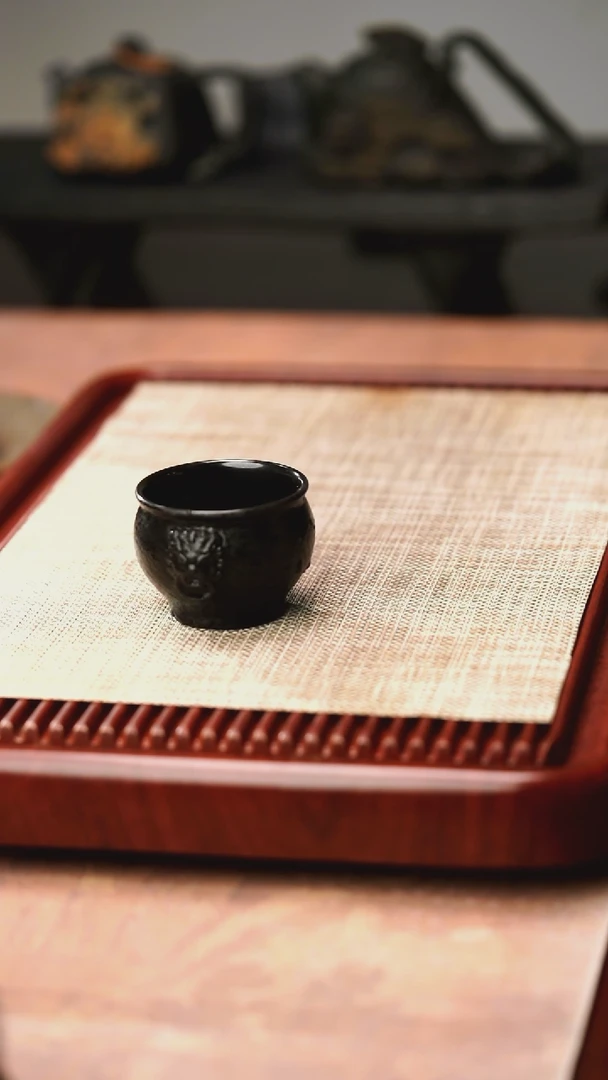 归玉堂冰碛岩重工雕刻双面虎头杯