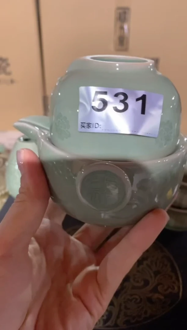 瓷片用****9瑕疵处理080907 梅花旗袍快客壶 一个【531号】