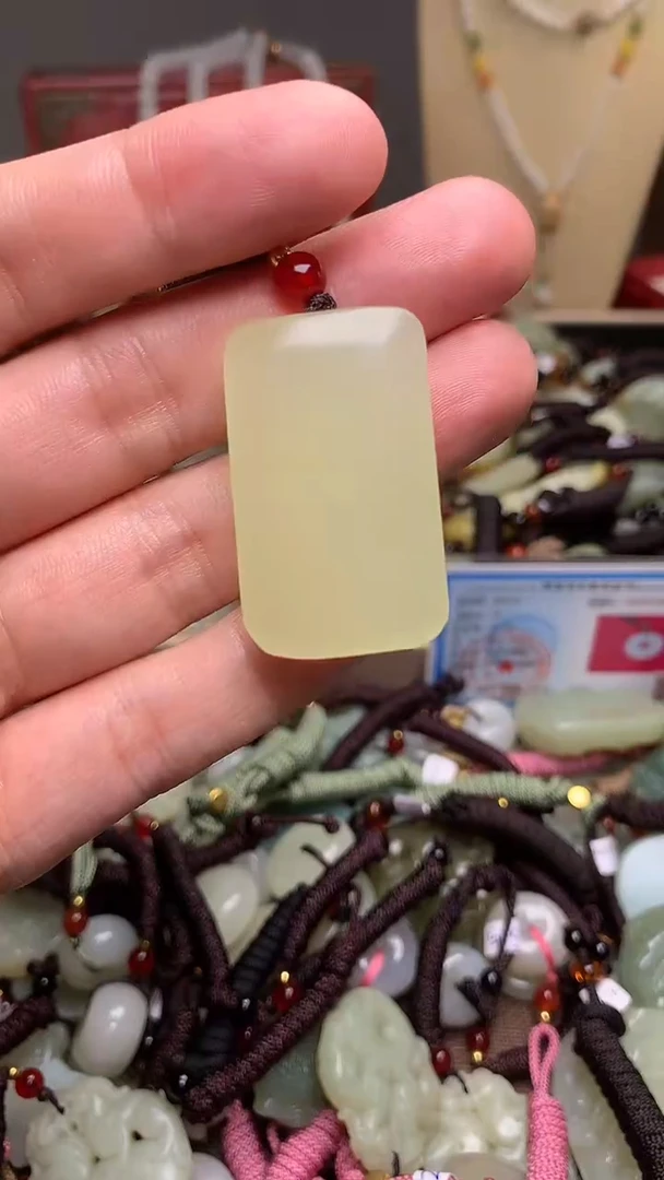 玉新疆料青海料清水平安牌吊坠