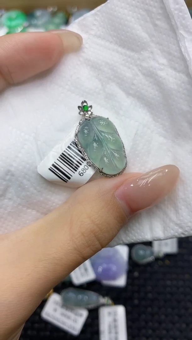 翡翠18K金镶嵌颈饰111111111111
