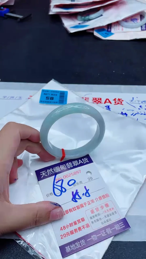 翡翠手镯未镶嵌680.0000