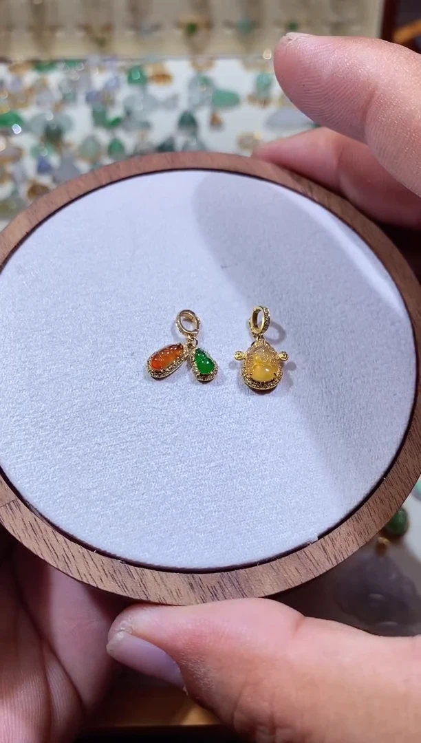 颈饰18K金镶嵌翡翠宝***?1111分单