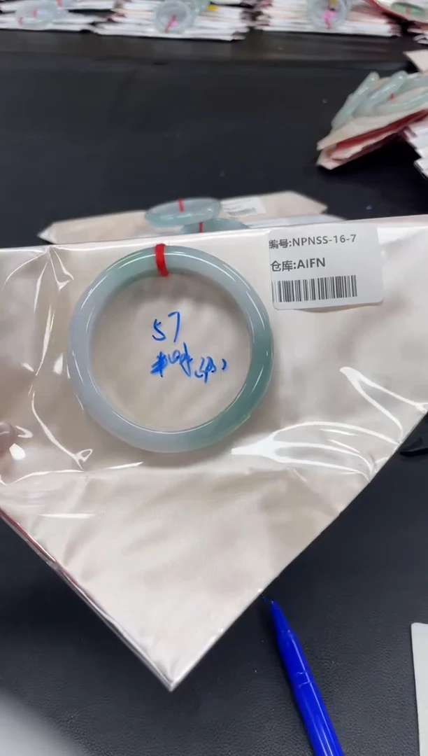 未镶嵌手镯翡翠翡翠手镯