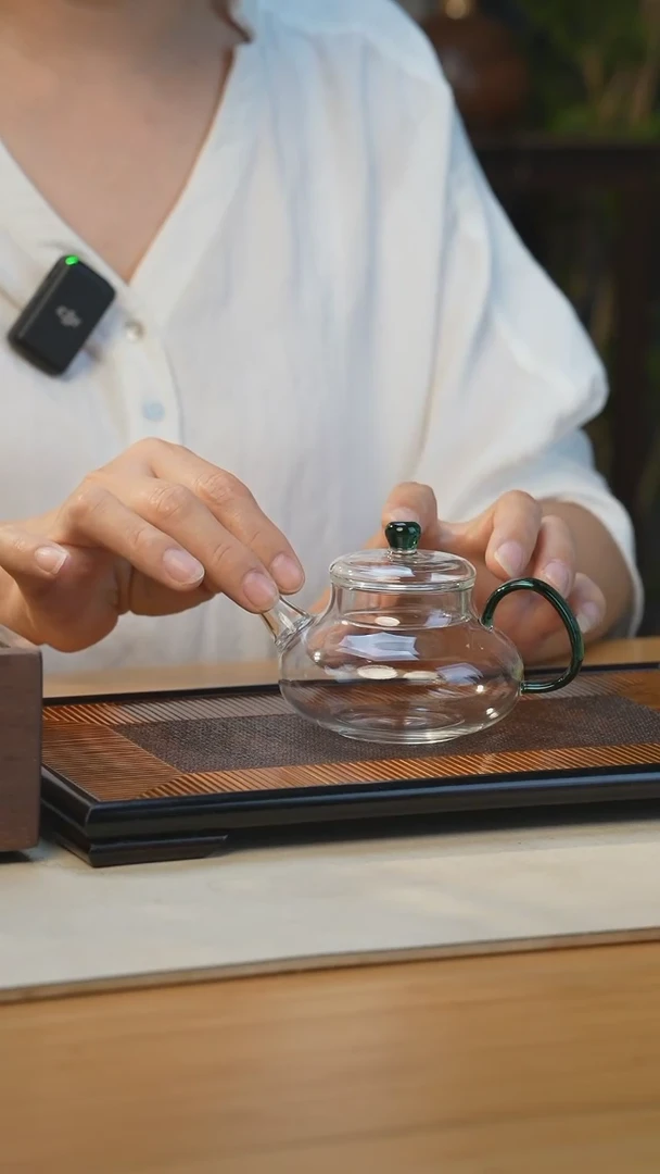 湖绿玻璃茶壶