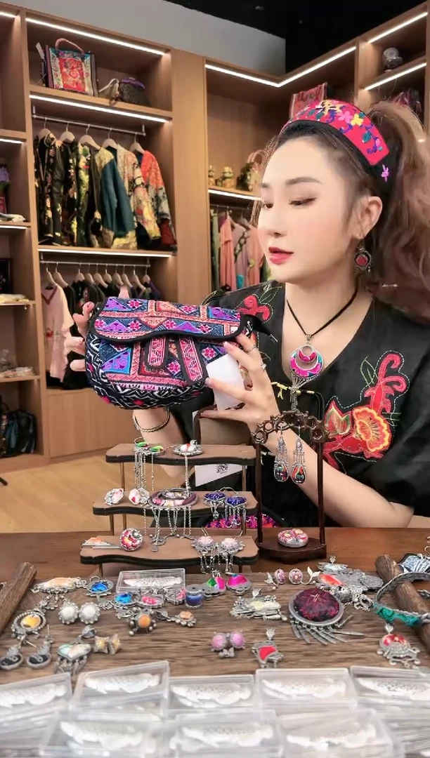 【闪购商品】织绣L510黔东南苗族刺绣