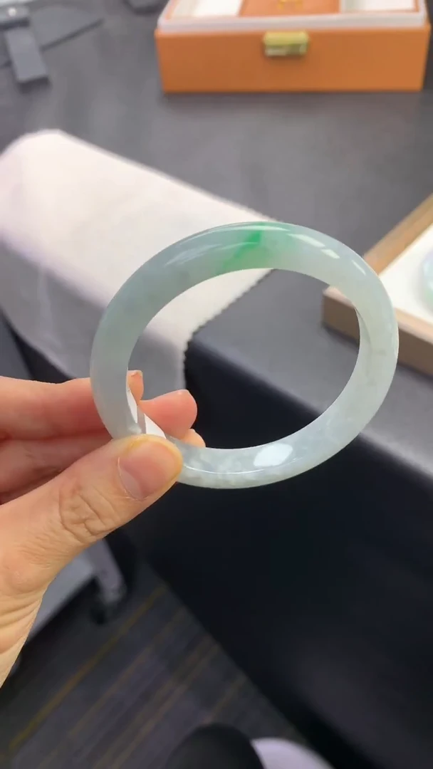 未镶嵌手镯翡翠退货需手镯吊牌标签完好