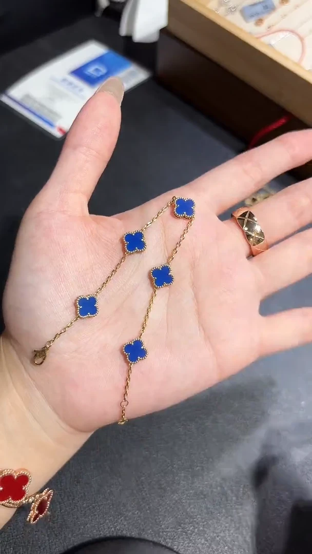 18K金镶嵌手链玛瑙/玉髓蓝色小单花手链GHJ