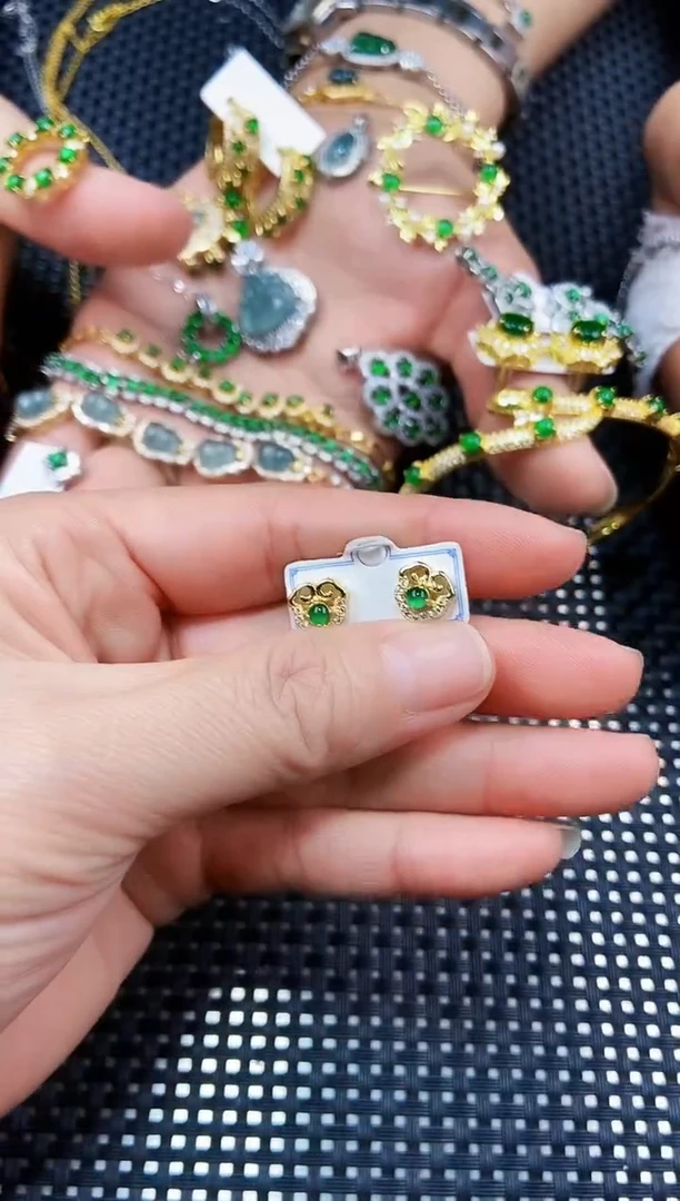 【闪购商品】翡翠耳饰未镶嵌1111111111