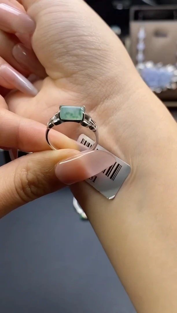 颈饰银S925镶嵌翡翠15351