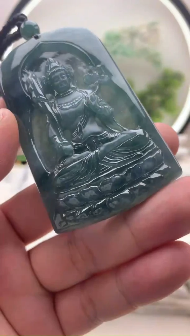 颈饰未镶嵌翡翠虚空藏