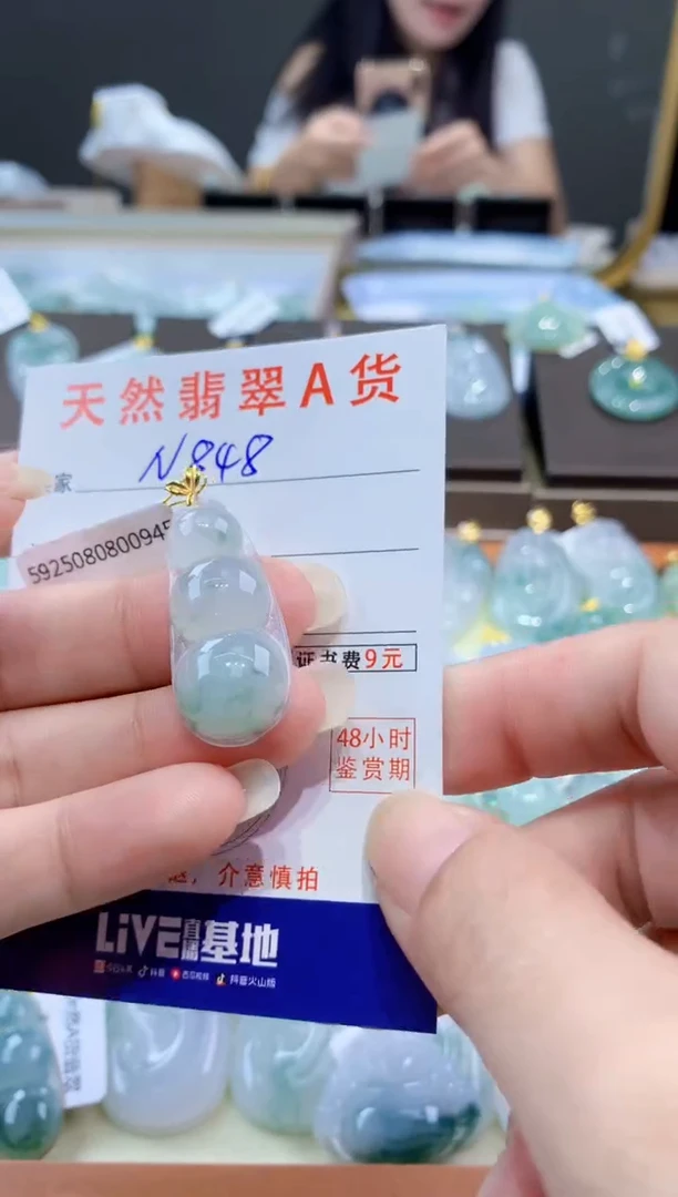 颈饰18K金镶嵌翡翠天然翡翠A货挂件