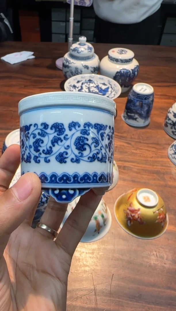 【闪购商品】快雪时晴 青花唐草纹三足 小香炉