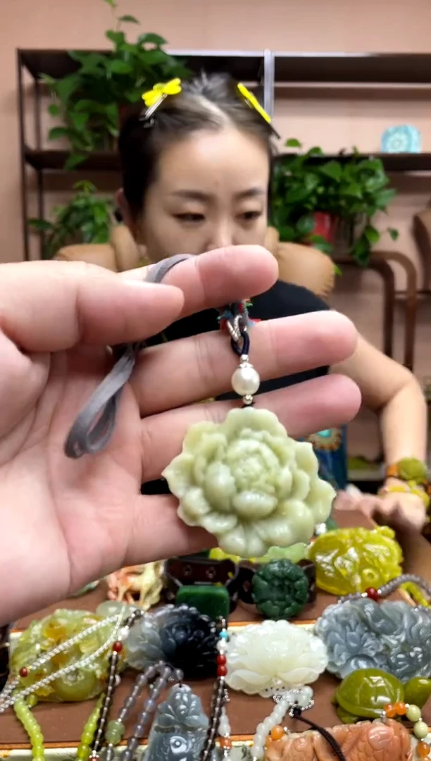 未镶嵌岫玉吊坠·