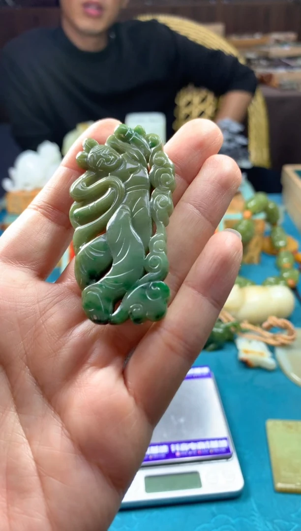 颈饰未镶嵌翡翠1