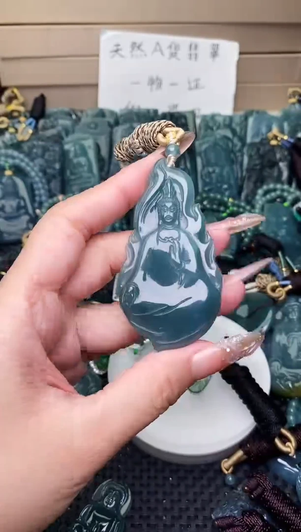 颈饰未镶嵌翡翠