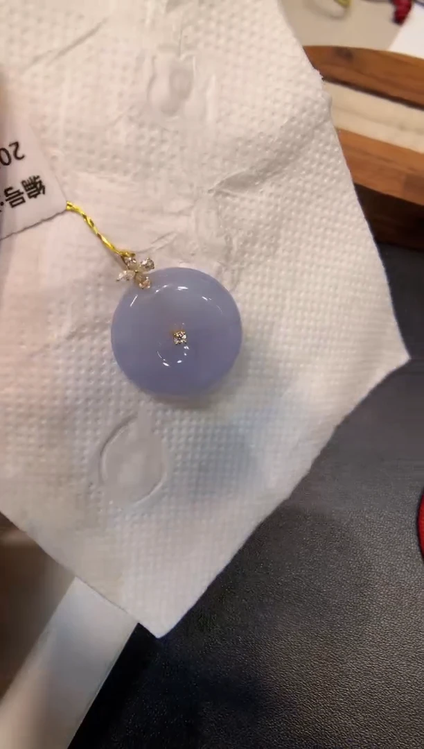 颈饰18K金镶嵌翡翠平安扣