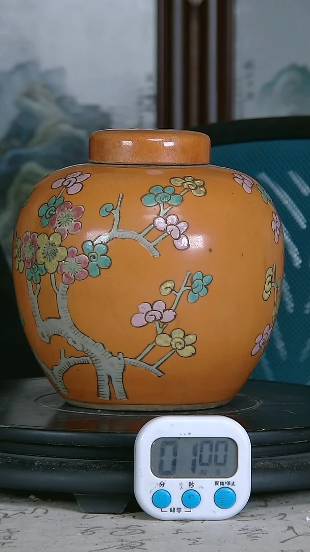 陶独**林红釉粉彩精绘花卉图罐