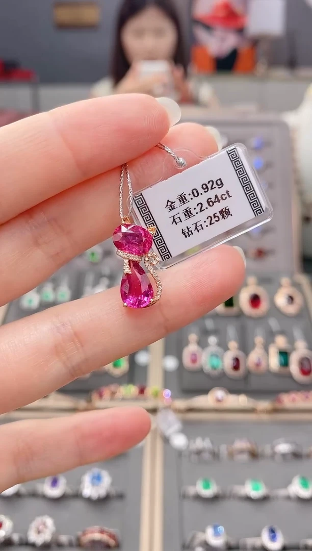 颈饰18K金镶嵌碧玺2.64