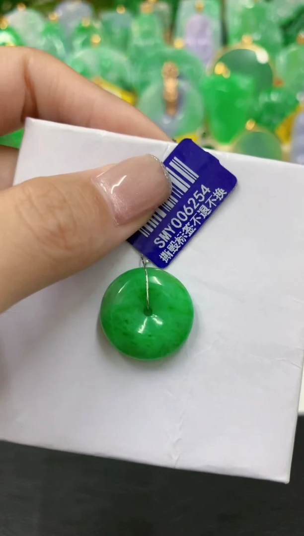 吊坠(不含链)未镶嵌翡翠挂件