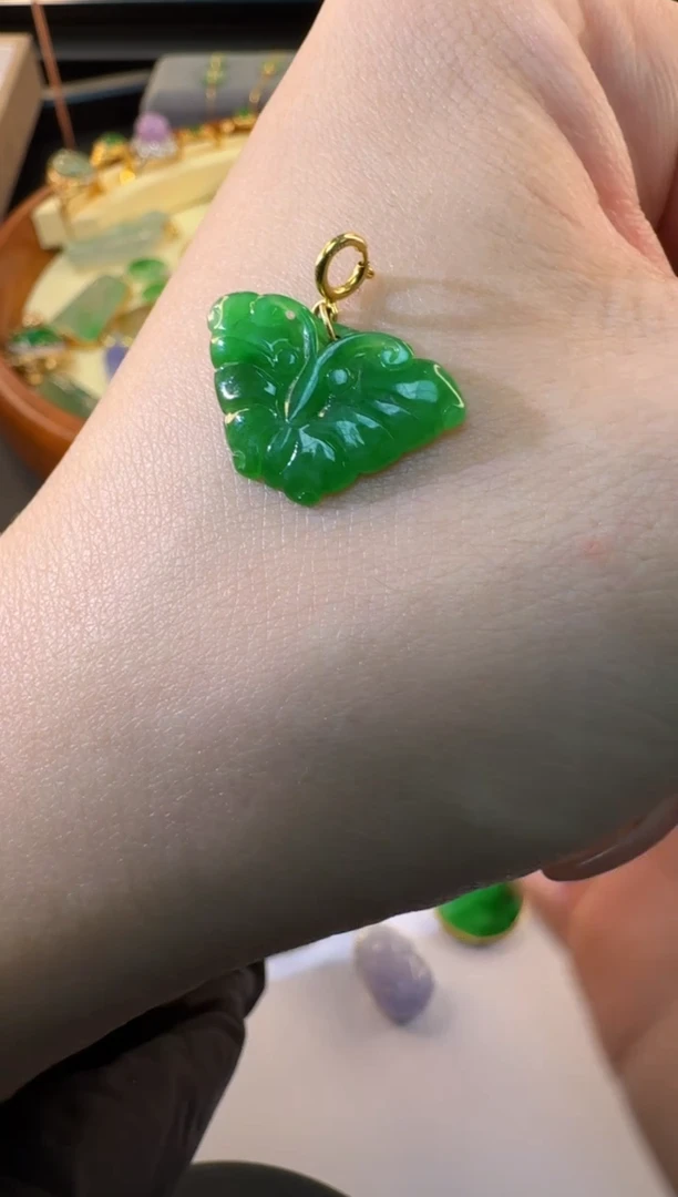 【闪购商品】翡翠颈饰18K金镶嵌缅甸翡翠A货吊坠