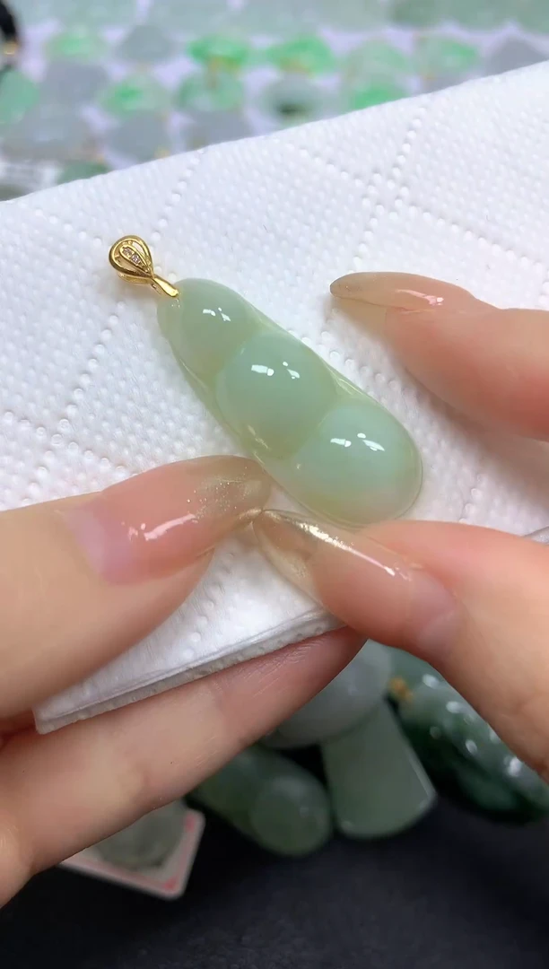 颈饰未镶嵌翡翠A货