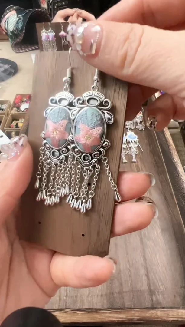 【闪购商品】织绣民族风老绣饰品228