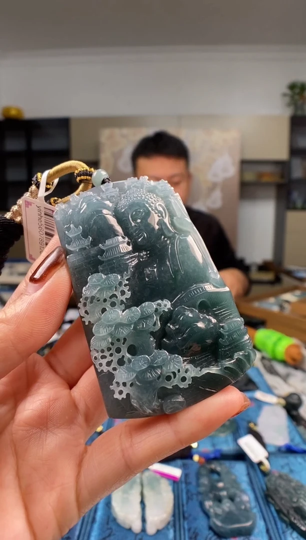 颈饰未镶嵌翡翠 多样性发其一