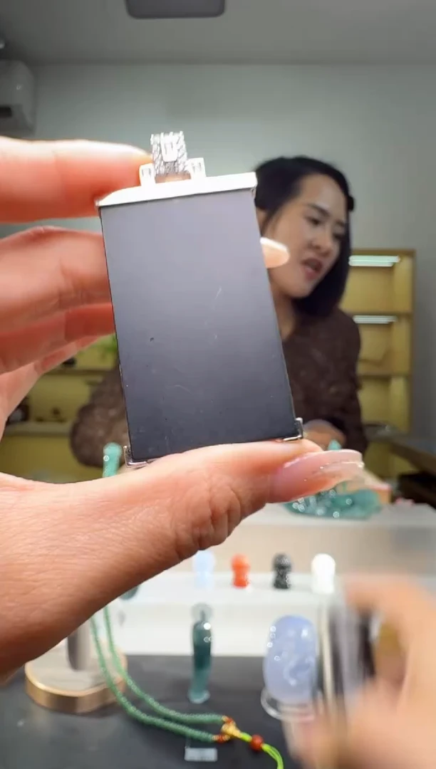 吊坠(不含链)未镶嵌和田玉（墨玉）无事牌