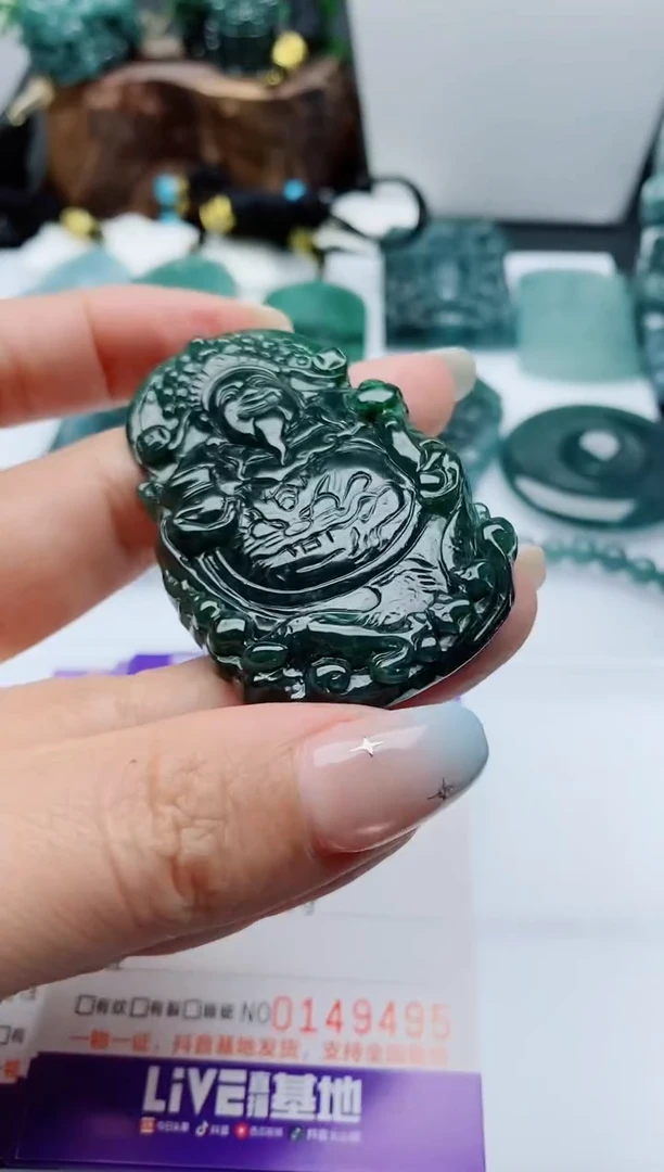 颈饰未镶嵌翡翠