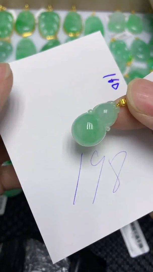 颈饰18K金镶嵌翡翠缅甸A货翡翠