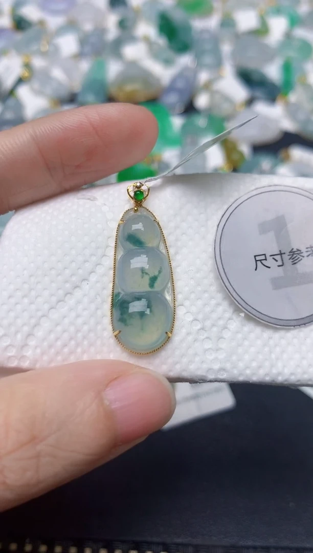 颈饰18K金镶嵌翡翠天然缅甸A货翡翠