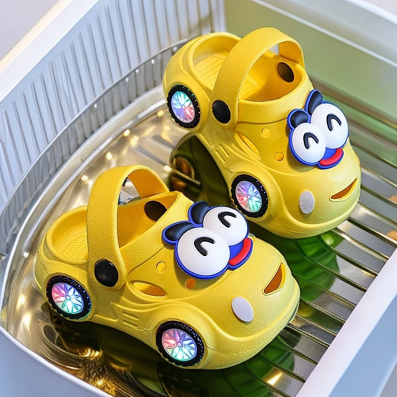 夏季外出防滑拖鞋男童凉鞋小童外穿发光女童宝宝洞洞鞋亮灯儿童