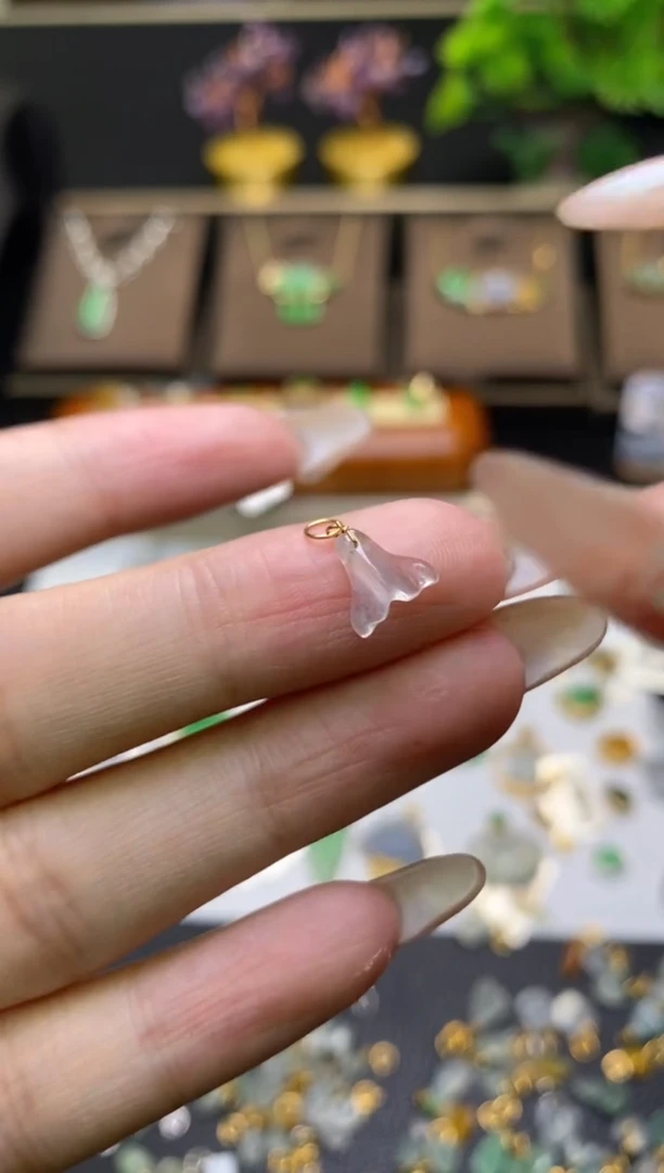 翡翠18K金镶嵌颈饰净货39707