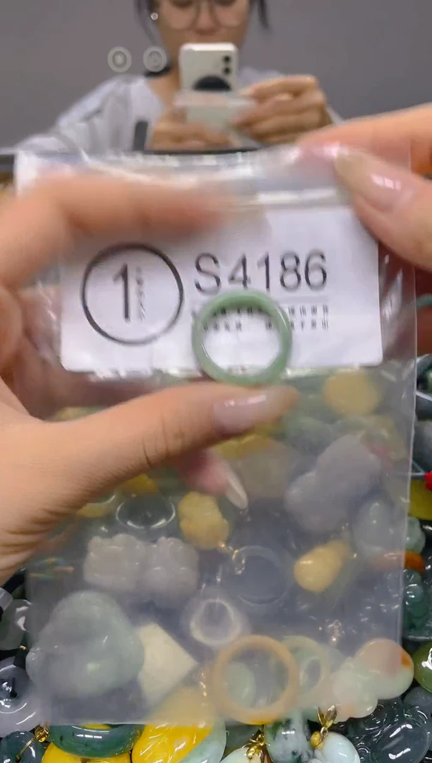 颈饰未镶嵌翡翠20MM/ S /翡翠A货，一件也是批发价