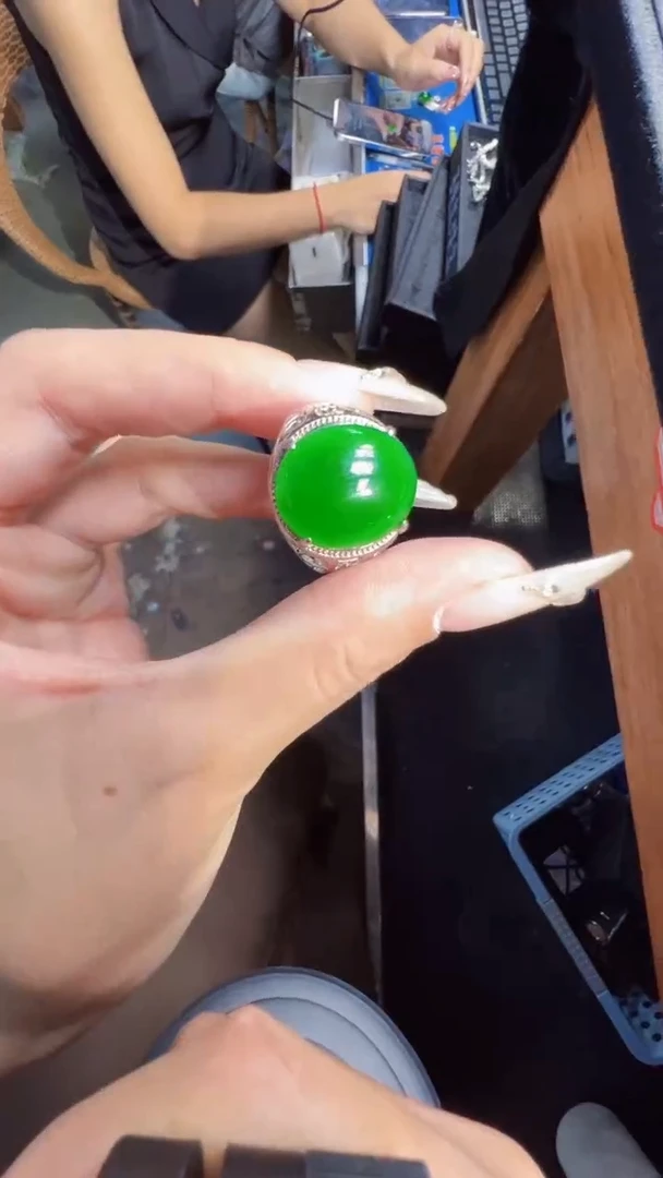 未镶嵌定制翡翠狮**骗翡翠A货有轻微色差属于正常戒指多样性发货1