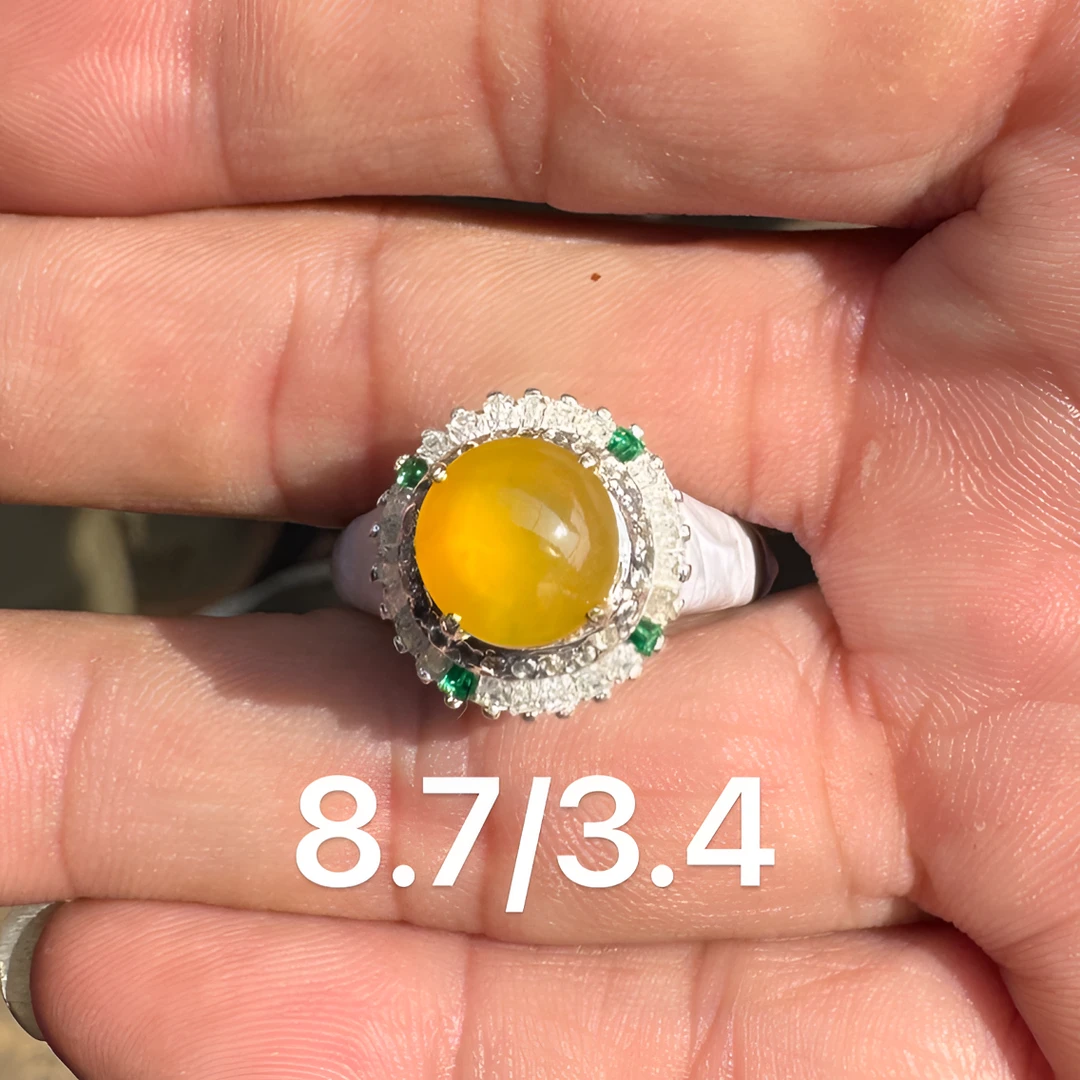 0206(小哪吒在源头)冰种翡翠正圆柠檬黄戒面干净肉细荧光足M70