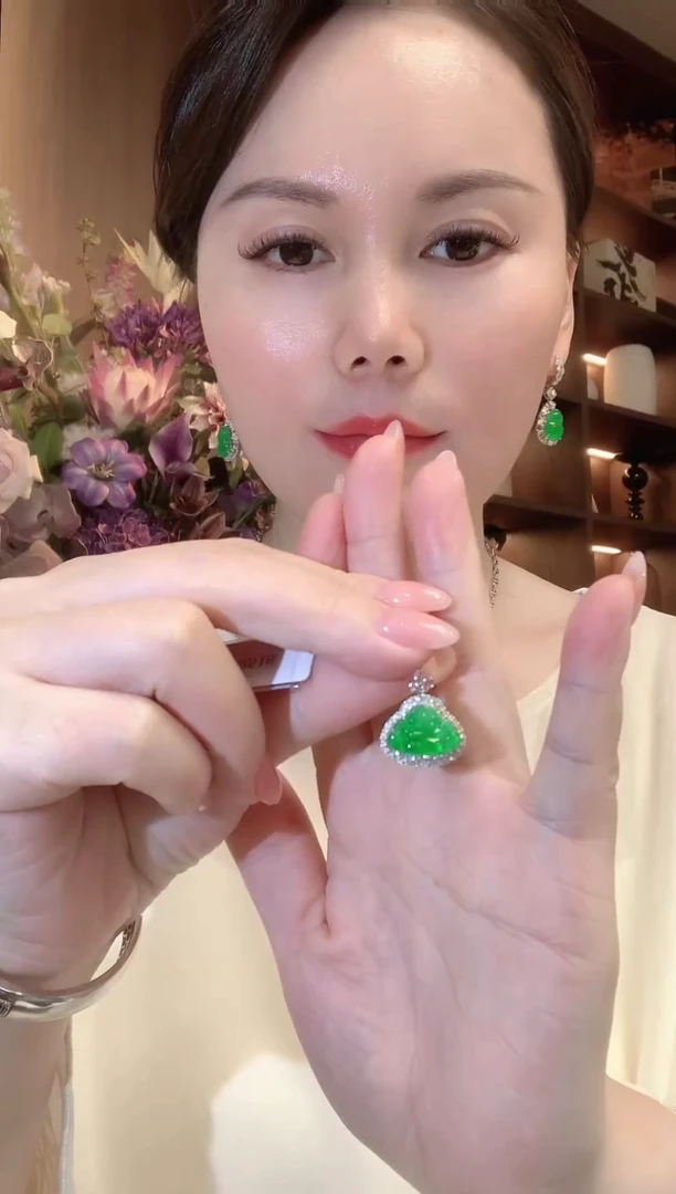 吊坠(不含链)18K金镶嵌翡翠C45