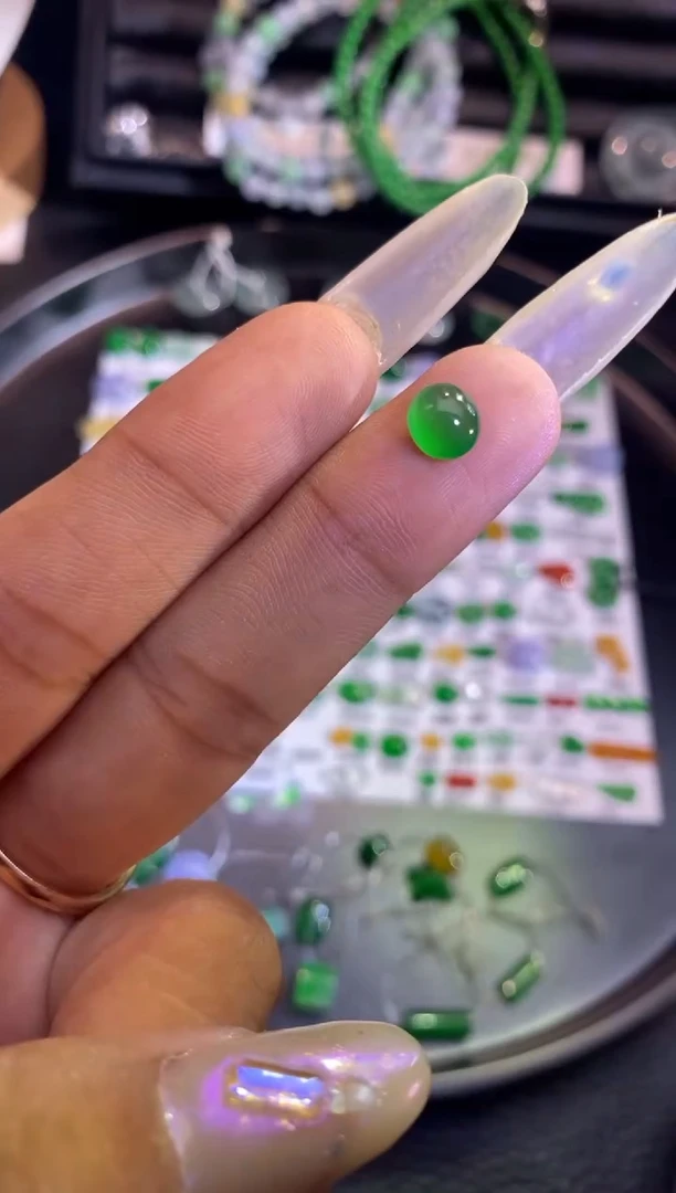 翡翠挂件未镶嵌蛋