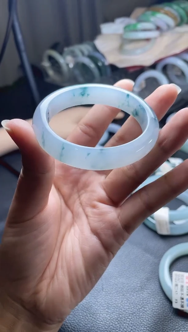 未镶嵌手镯翡翠贵妃55圈口，17