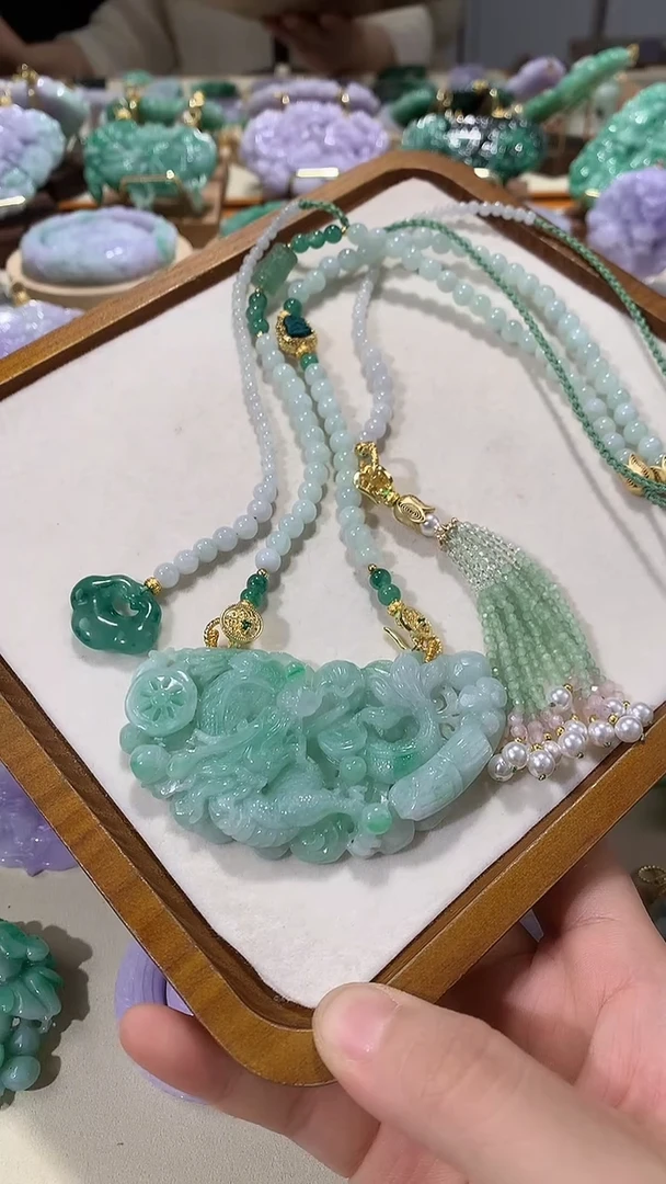 颈饰未镶嵌翡翠吊坠